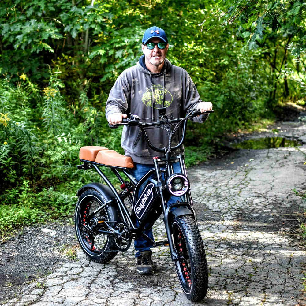 S4 Long Range Moped-Style Fat Tire Electric Bike 48V 25Ah Full Suspension - Image 4